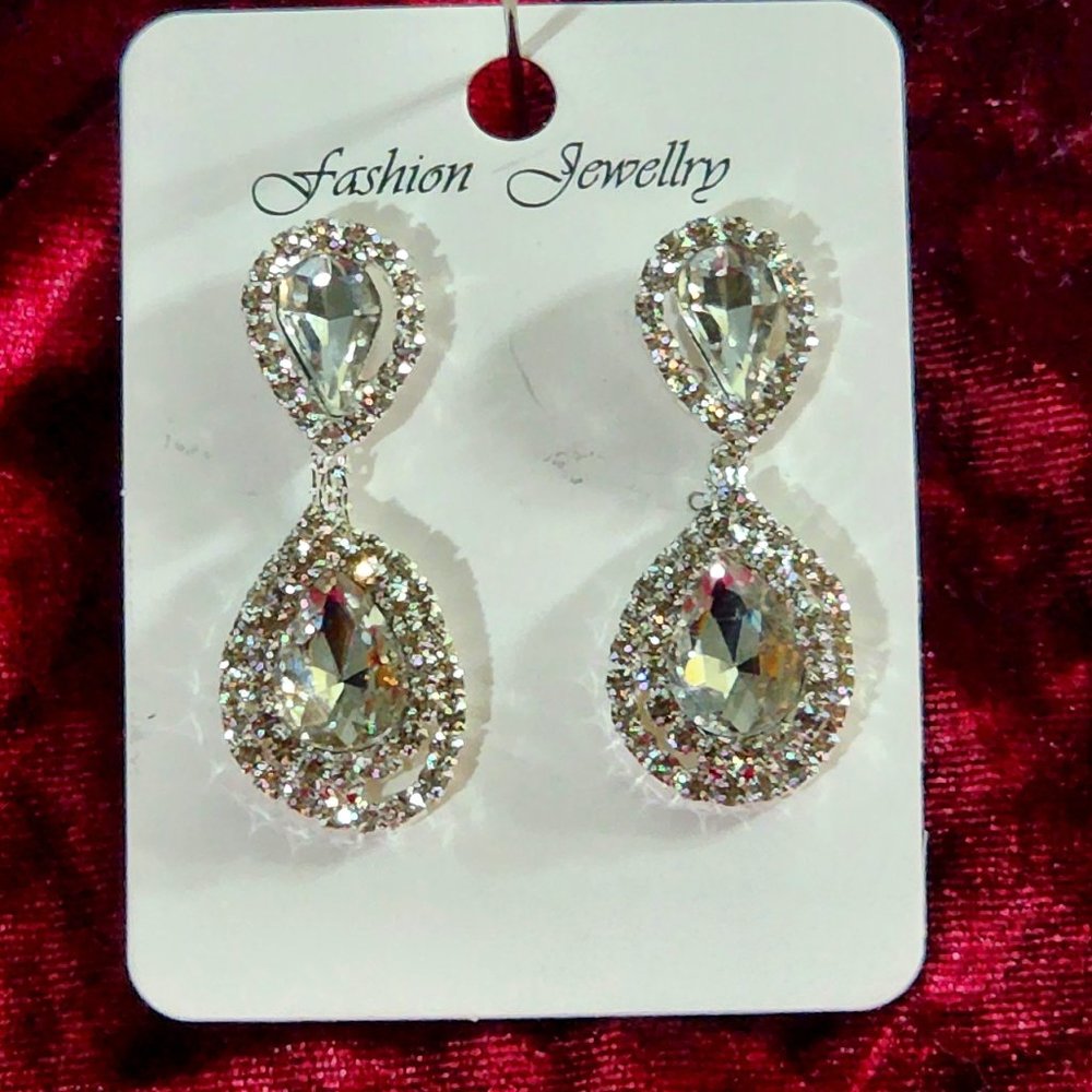 OLE Emerald white earrings new